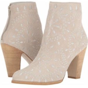 Matisse white Springfield booties - Size 6